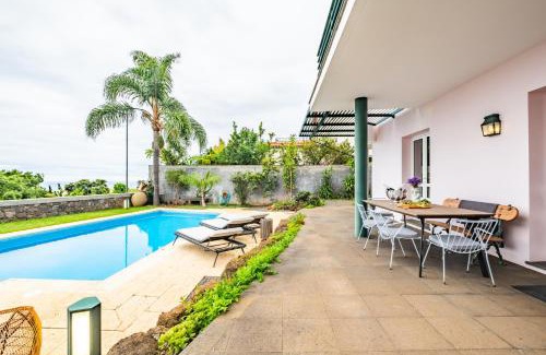Sao Martinho Villa | Elegant Villa Magnólia: 4-Star Oceanfront Retreat