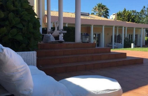 Charneca de Caparica e Sobreda Villa | Villa Magnolia - Family-Friendly Retreat with Private Pool