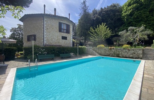 Cetona House | Villa Magnolia: Family-Friendly Retreat in Cetona