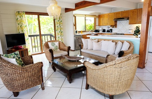 Otumai Villa | Maharepa Beach Villa: Oceanfront Paradise with Pool