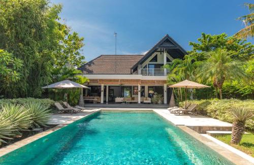 Sukasada Villa | Villa Mahkai: Oceanfront Bliss with Pool & Pet-Friendly Perks