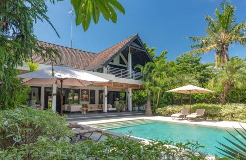Sukasada Villa | Villa Mahkai: Oceanfront Bliss with Pool & Pet-Friendly Perks