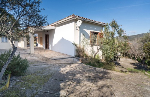 Maiorca Villa | Villa 'Maiorca': Oceanfront Retreat with Private Terrace