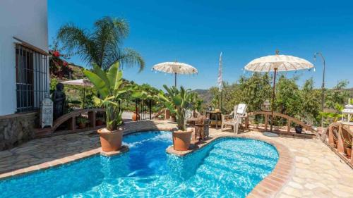 Sayalonga House | Villa Arrijana: Oceanfront Escape with Jacuzzi & Pool
