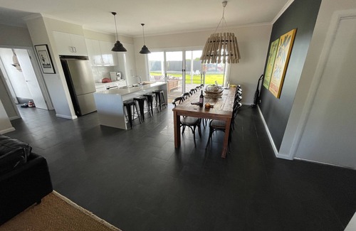 Waterhouse House | Villa Malmo - Pet Friendly Stay in Robe, South Australia