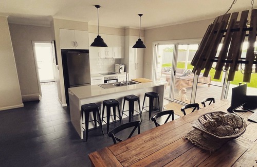 Waterhouse House | Villa Malmo - Pet Friendly Stay in Robe, South Australia