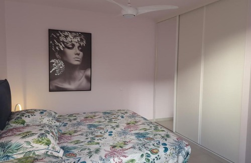 Sainte-Anne Apartment | Villa Maloya: Oceanfront Bliss with Pool and 9/10 Rating