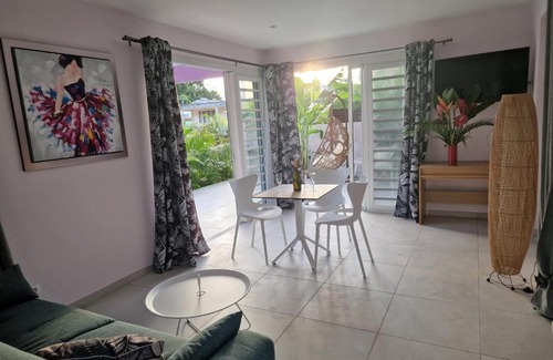 Sainte-Anne Apartment | Villa Maloya: Oceanfront Bliss with Pool and 9/10 Rating