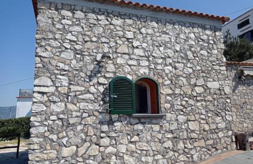 Monte Chiaro House | Discover Villa Mami Luroviga: Rated 9/10 & Family-Friendly