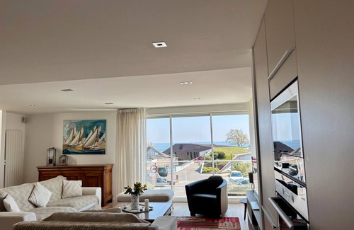 Larmor-Plage Villa | Villa 'Mamina' with Sea View, Private Terrace and Wi-Fi