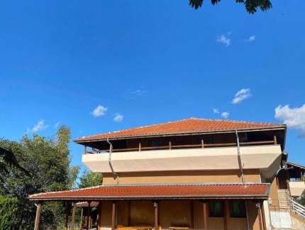Kolarovo Villa | Villa Manevi: Pet-Friendly Getaway with Pool & Breakfast