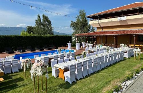 Kolarovo Villa | Villa Manevi: Pet-Friendly Getaway with Pool & Breakfast