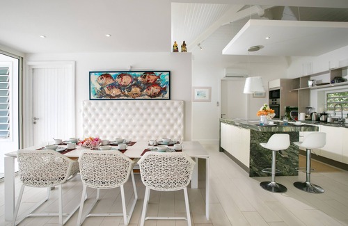 Orient Bay House | Villa Mango: Breathtaking Views & Beach Access Awaits