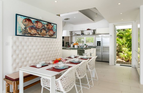 Orient Bay House | Villa Mango: Breathtaking Views & Beach Access Awaits