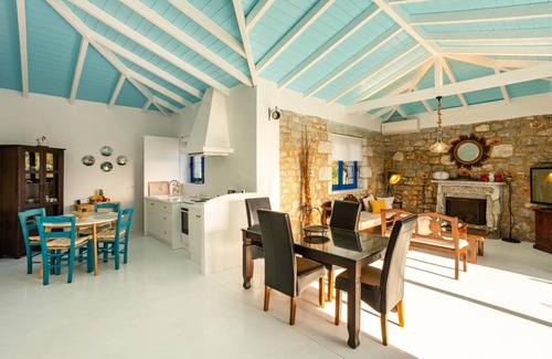 Riglia Villa | Villa 'Mani House' with Sea View, Wi-Fi and Air Conditioning