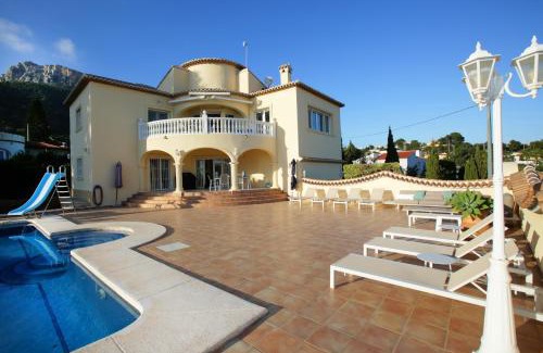 La Canuta Villa | Villa Manoir: 4-Star Pet-Friendly Retreat with Pool