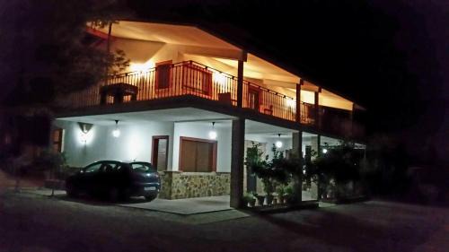 Baena House | Villa Manosalva: Oceanfront Retreat with Pet-Friendly Amenities