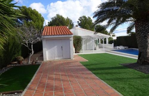 L Almadrava Villa | Relax at VILLA MAR: 4-Star Oceanfront Pet-Friendly Retreat