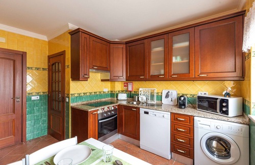 Vila Real Santo Antonio Apartment | Pet-Friendly Villa Marquez Apartments with Spa & Breakfast