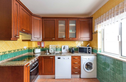 Vila Real Santo Antonio Apartment | Pet-Friendly Villa Marquez Apartments with Spa & Breakfast