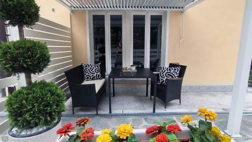 Arona Apartment | Villa Marchesa: Guest Rated 9.8 - Family-Friendly Escape