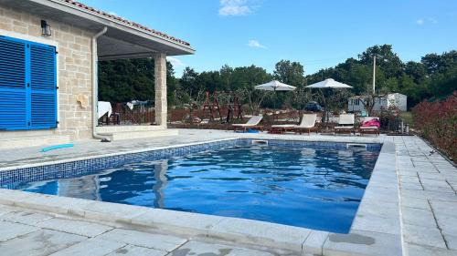 Sveti Petar u Sumi Villa | Villa Mare Blue: Pet-Friendly Oasis with Pool & Perfect Rating