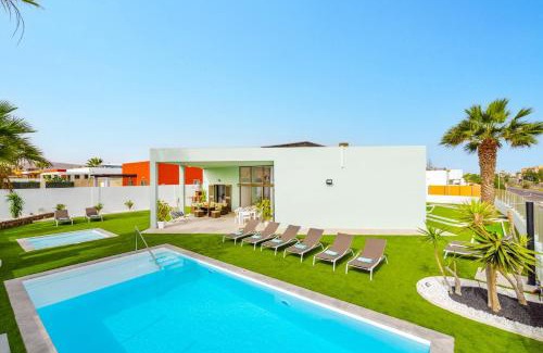 Costa de Antigua Villa | Inviting Villa Maresia: Family-Friendly with Pool Access