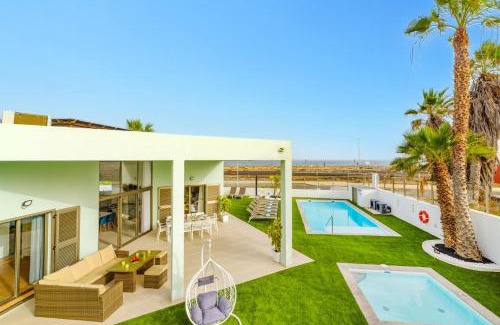 Costa de Antigua Villa | Inviting Villa Maresia: Family-Friendly with Pool Access
