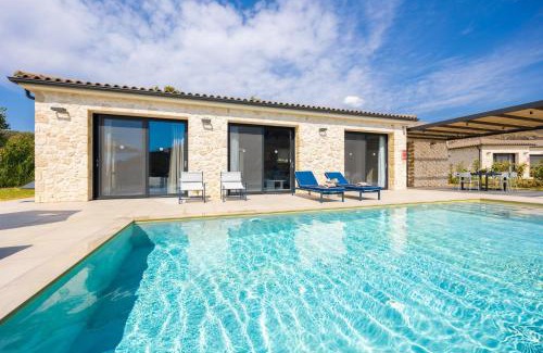 Kateleios Villa | Villa Margarita: Relax with Pool, Hot Tub & Family-Friendly Fun