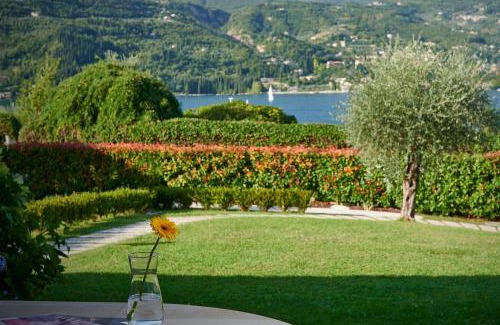 Portese Villa | Oceanfront Villa Margherita Portese - Guest Rated 9.7/10