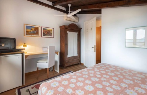 Vito d'Asio Apartment | Villa Margherita: Oceanfront Retreat with Spa & Breakfast