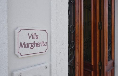 Pieve di Soligo Bed & Breakfast | Elegant Villa Margherita: Guest Rated 9.9 with Hot Tub
