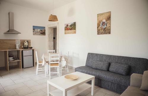 Castellana Grotte Villa | Villa Maria: Private Suites with Pool & BBQ, 10/10 Rated