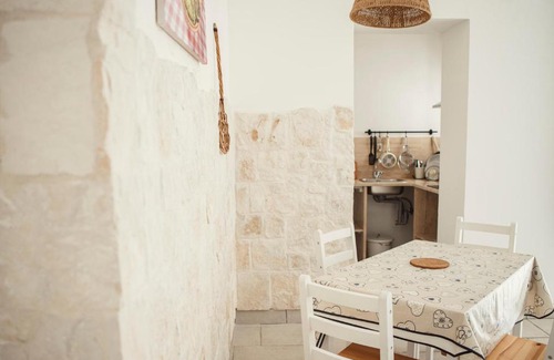 Castellana Grotte Villa | Villa Maria: Private Suites with Pool & BBQ, 10/10 Rated