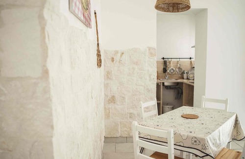 Castellana Grotte Villa | Villa Maria: Private Suites with Pool & BBQ, 10/10 Rated
