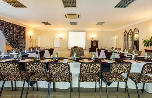 Klerksdorp House | Budget-Friendly Villa Maria Guest Lodge for Families