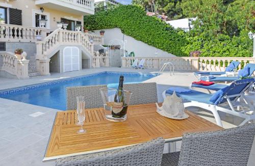 Portals Nous Villa | Elegant Villa Maria Portals Nous: Family-Friendly Retreat