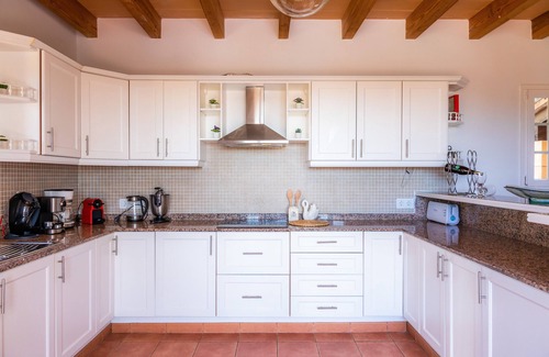Manacor Villa | Villa 'Maria': Mountain View Retreat with Pool & Spa