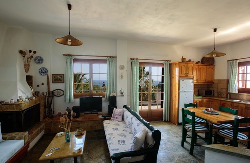 Pylos-Nestoras Villa | Villa Mariana Seaside: Oceanfront Bliss with Top Amenities