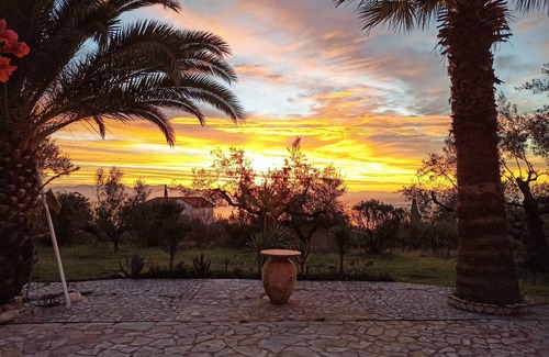 Pylos-Nestoras Villa | Villa Mariana Seaside: Oceanfront Bliss with Top Amenities