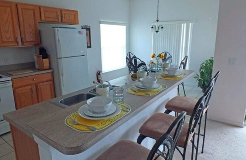 Highgate Park House | Ideal 4BR/3BA Getaway with Private Pool & Breakfast