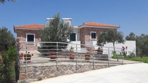 Petra House | Comfortable Villa Marianthi: Rated 9/10 & Family-Friendly