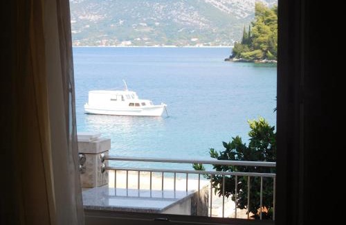Cove Tri Zala (Zrnovo) Villa | Relax at Villa Marija: Oceanfront Bliss, Guest Rated 9.9