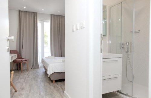 Slatine Hotel | Villa Marija: Oceanfront Retreat with Breakfast & Fireplace