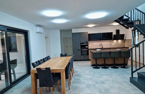 Divsici Villa | Relax at Villa Marijana Matelići - 4-Star Family Retreat