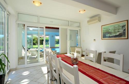 Susica Villa | Relaxing Villa Marina with Oceanfront Views and Pool