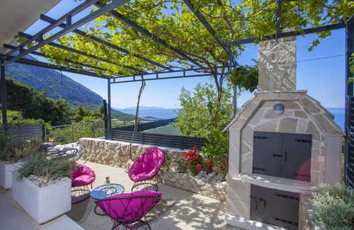 Makarska Villa | Villa Marina - Idyllic Holiday Home with Pool & Scenic Views