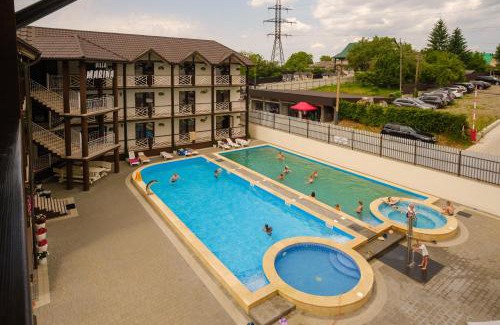 Solotvyno Hotel | Villa MARINA: Oceanfront Bliss with Pool & Dining Options