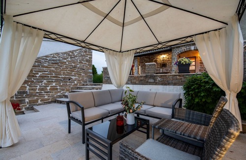 Pazin House | Unforgettable Stay at Villa Mario with Ocean Views & Spa