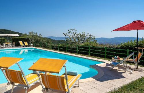 Croce a Uzzo Villa | Villa Mario: Poolside Retreat in Scenic Tuscan Countryside